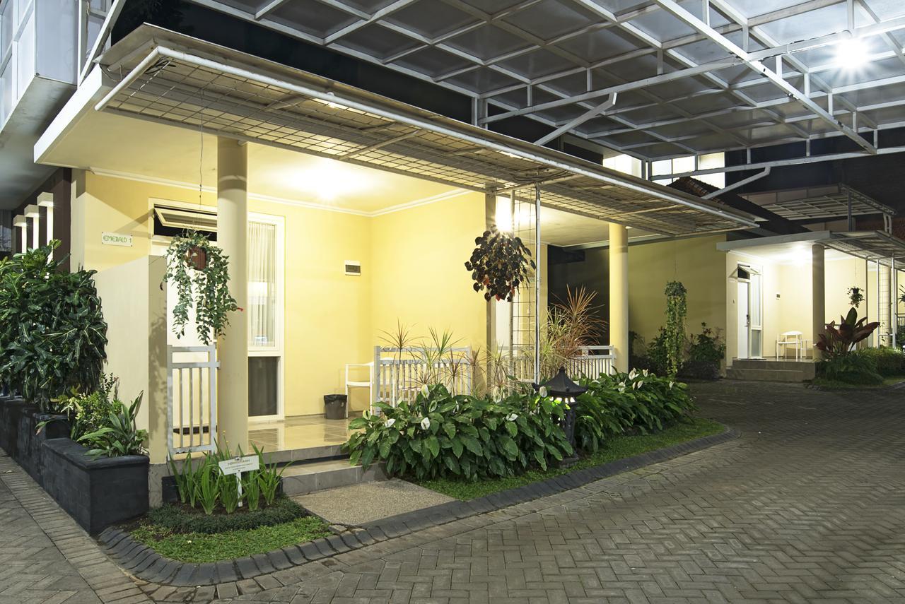 Riverstone Hotel & Cottage บาตู ภายนอก รูปภาพ